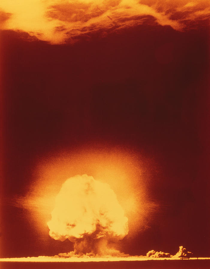 First Atomic Explosion At Los Alamos Photograph by Los Almos National ...