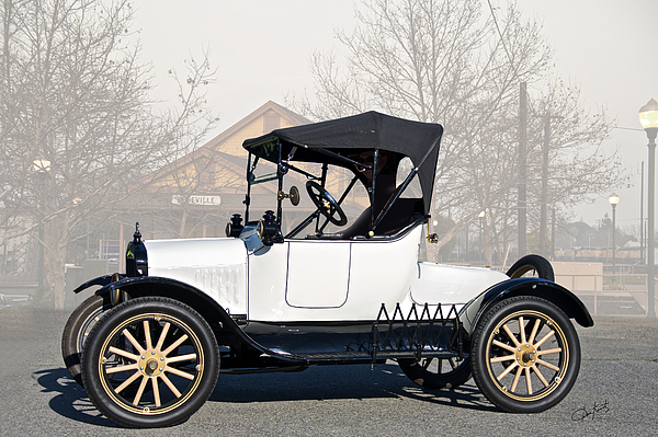 1920 Ford Model T Runabout Bath Towel by Dave Koontz - Dave Koontz